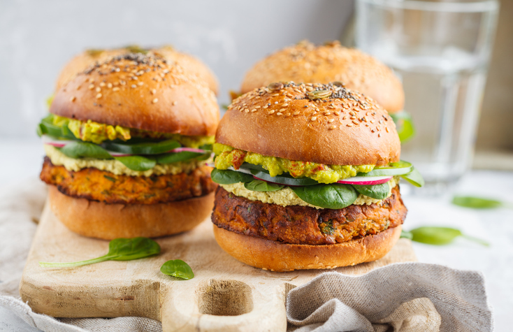 Veganer Burger mit Kichererbsen-Wakame-Patty